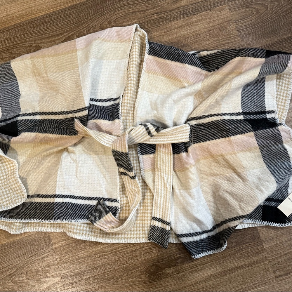 Moss Rose shawl with tie